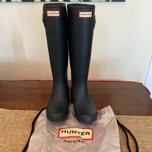 Hunter packable navy blue rain boots